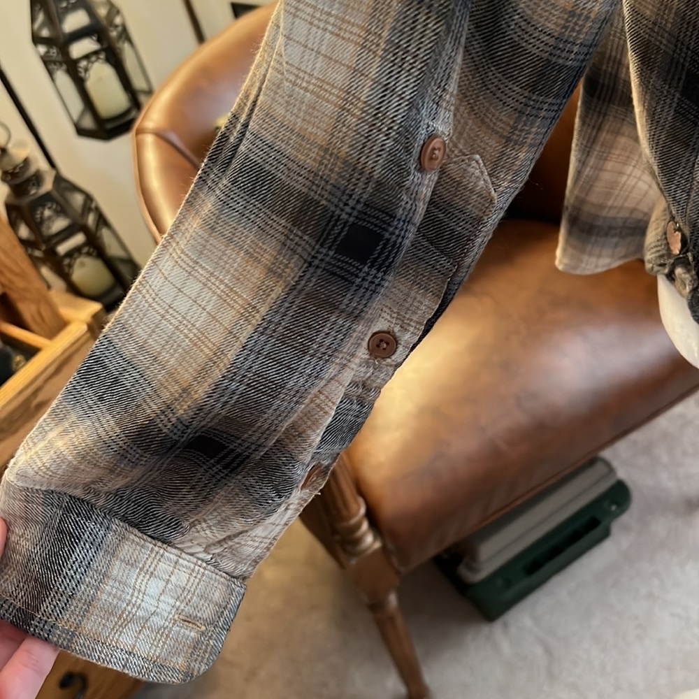 Gloria Vanderbilt plaid button down shirt - Picture 6 of 10